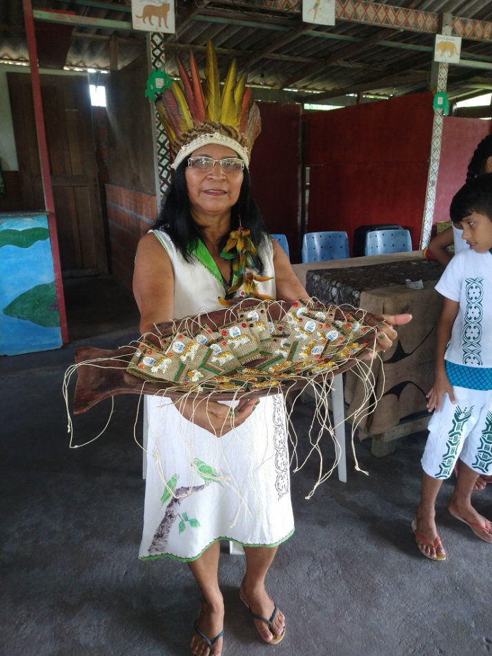 Cacique Maria do Perpétuo Socorro Santos (Aldeia Nova Esperança de Manaus) com as medalhas do primeiro lugar. Foto: Professor Gean Santos Cacique Maria do Perpétuo Socorro Santos (Aldeia Nova Esperança de Manaus) com as medalhas do primeiro lugar. Foto: Professor Gean Santos