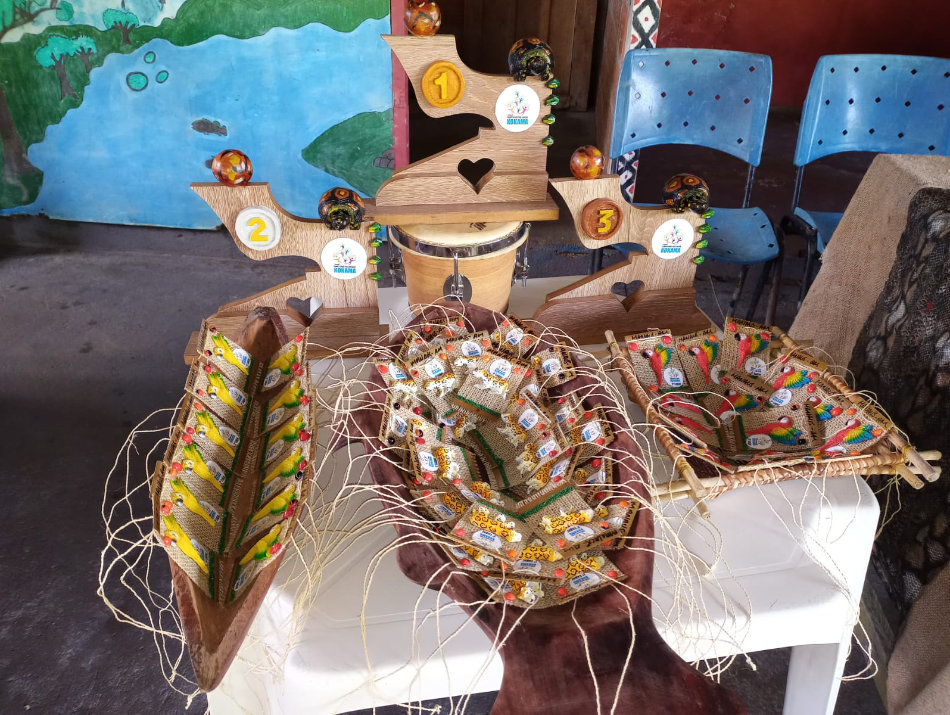 Troféus e medalhas do I campeonato da Língua Kokama Foto: Altaci Rubim Troféus e medalhas do I campeonato da Língua Kokama Foto: Altaci Rubim